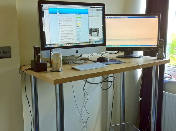 Vaadake Jamesi kodu seadistust [Show & Tell] stadning desk ikea