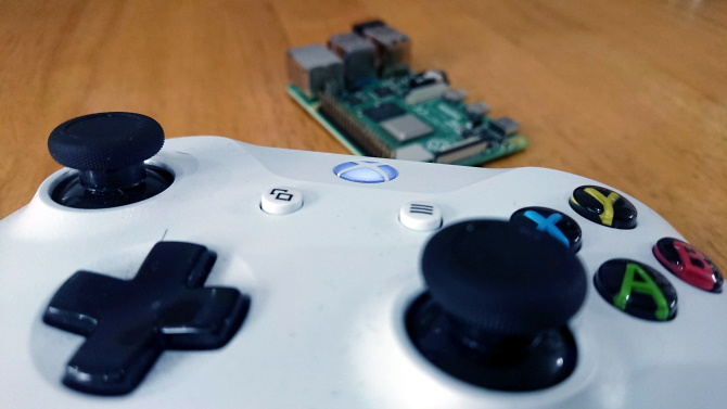 Sünkrooni Xbox One'i kontroller Raspberry Pi-ga