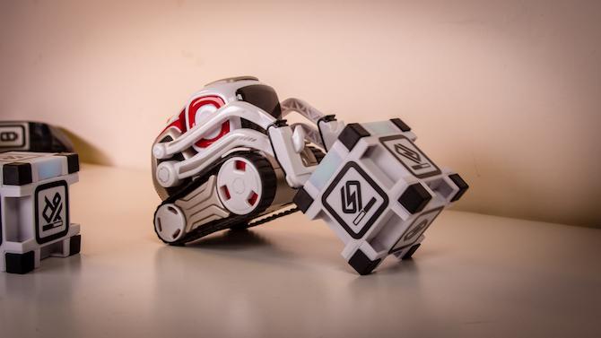 Sellel robotrobotil on oma elu: Anki Cozmo Review Cozmo 15