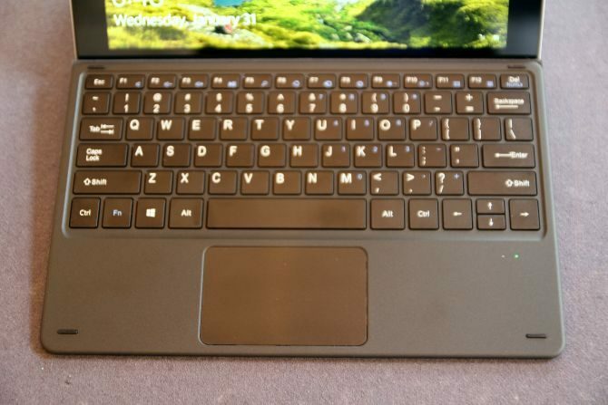 Chuwi SurBook Mini 2-in-1 tahvelarvuti ülevaade klaviatuur muo stock chuwi surbook mini 670x447