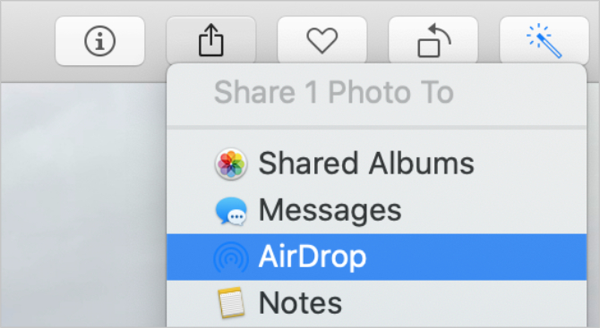 Rakenduse Fotod menüüs Jaga AirDrop