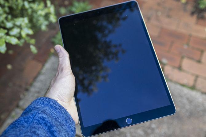 iPad Pro 10.5 ülevaade: kas parim iPad on piisavalt hea? ipad pro 105 käsi